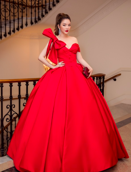 Lý Nhã Kỳ đẹp rực rỡ, khoe ngực nóng bỏng trong thiết kế Việt tại LHP Cannes 2018 Lý Nhã Kỳ đẹp rực rỡ, khoe ngực nóng bỏng trong thiết kế Việt tại LHP Cannes 2018